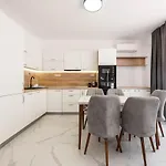 Апартамент Zhelyazkova Sunny 2br *