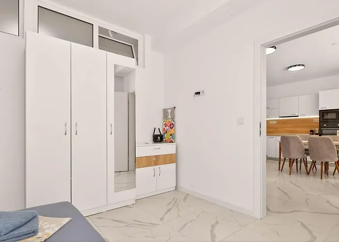 Zhelyazkova Sunny 2br Апартаменты *