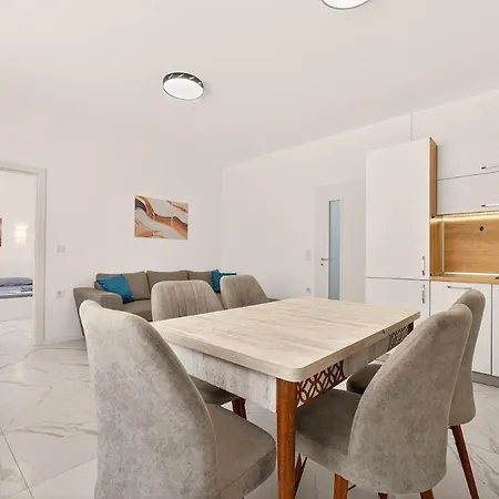 Apartmán Zhelyazkova Sunny 2br *