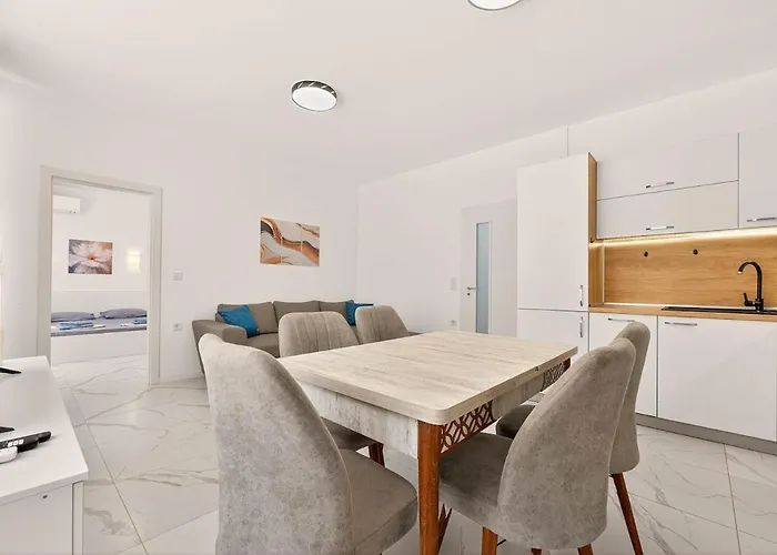 Daire Zhelyazkova Sunny 2br *